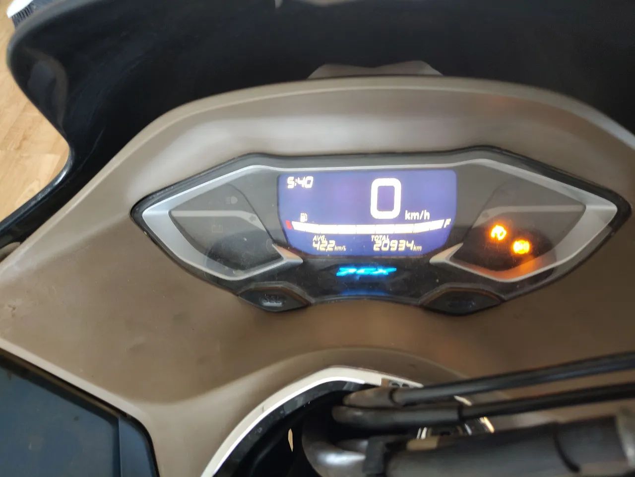 Honda PCX 160 DLX vendo ou troco por outro veículo ou gado. - Foto 2