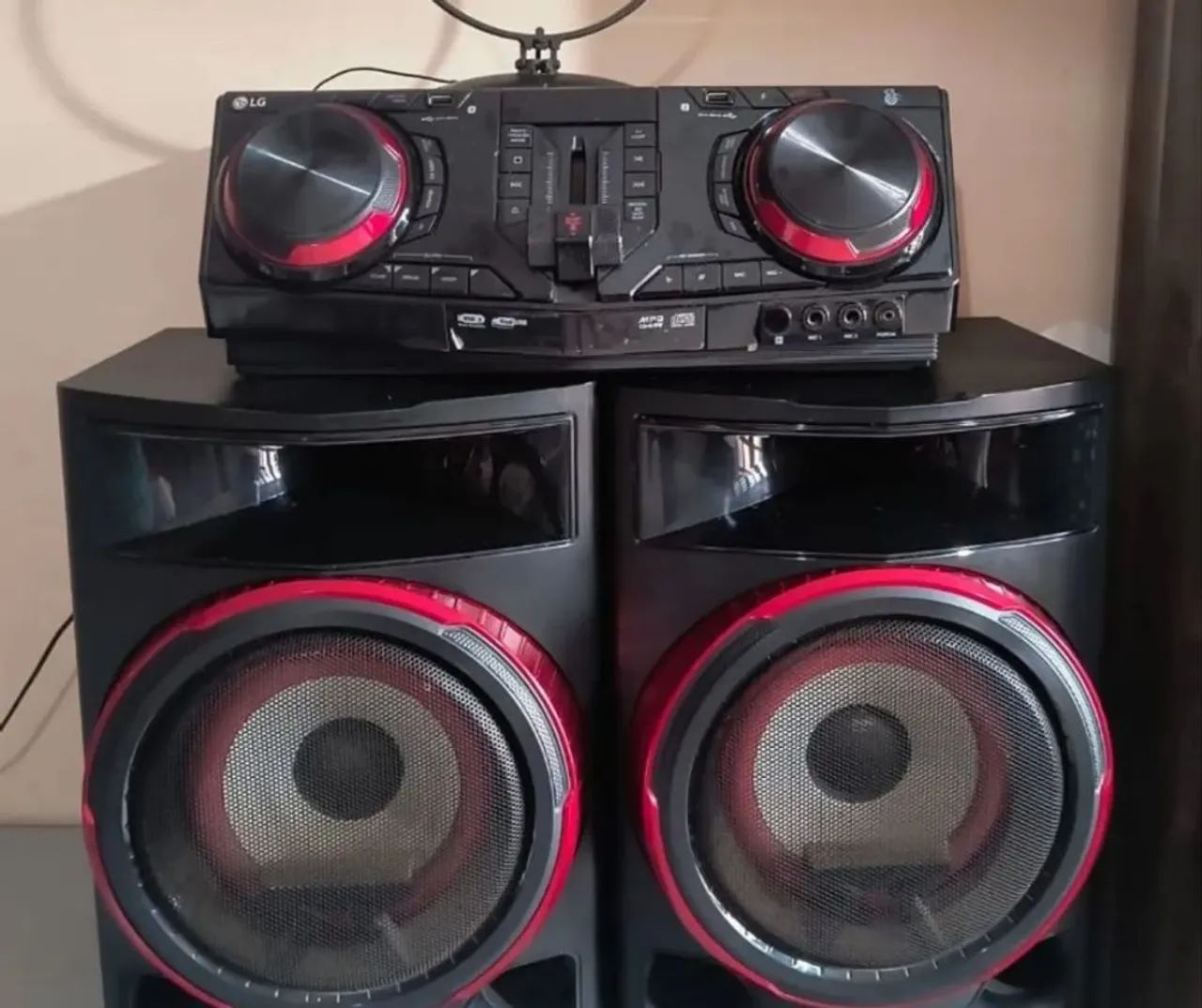 Som LG 1800 W