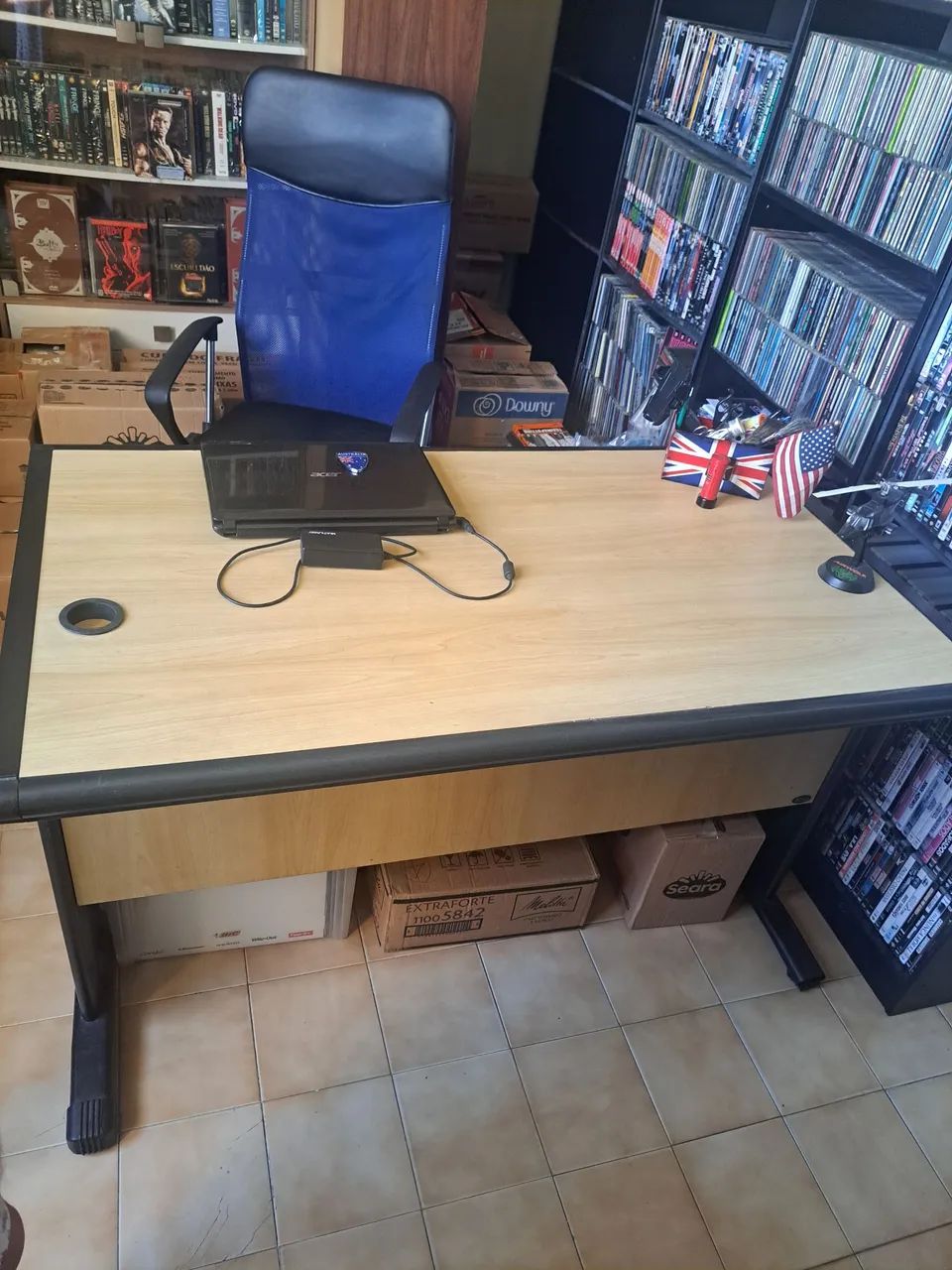 Mesa de escritório 125 x 73 cm Em bom estado. - Foto 2