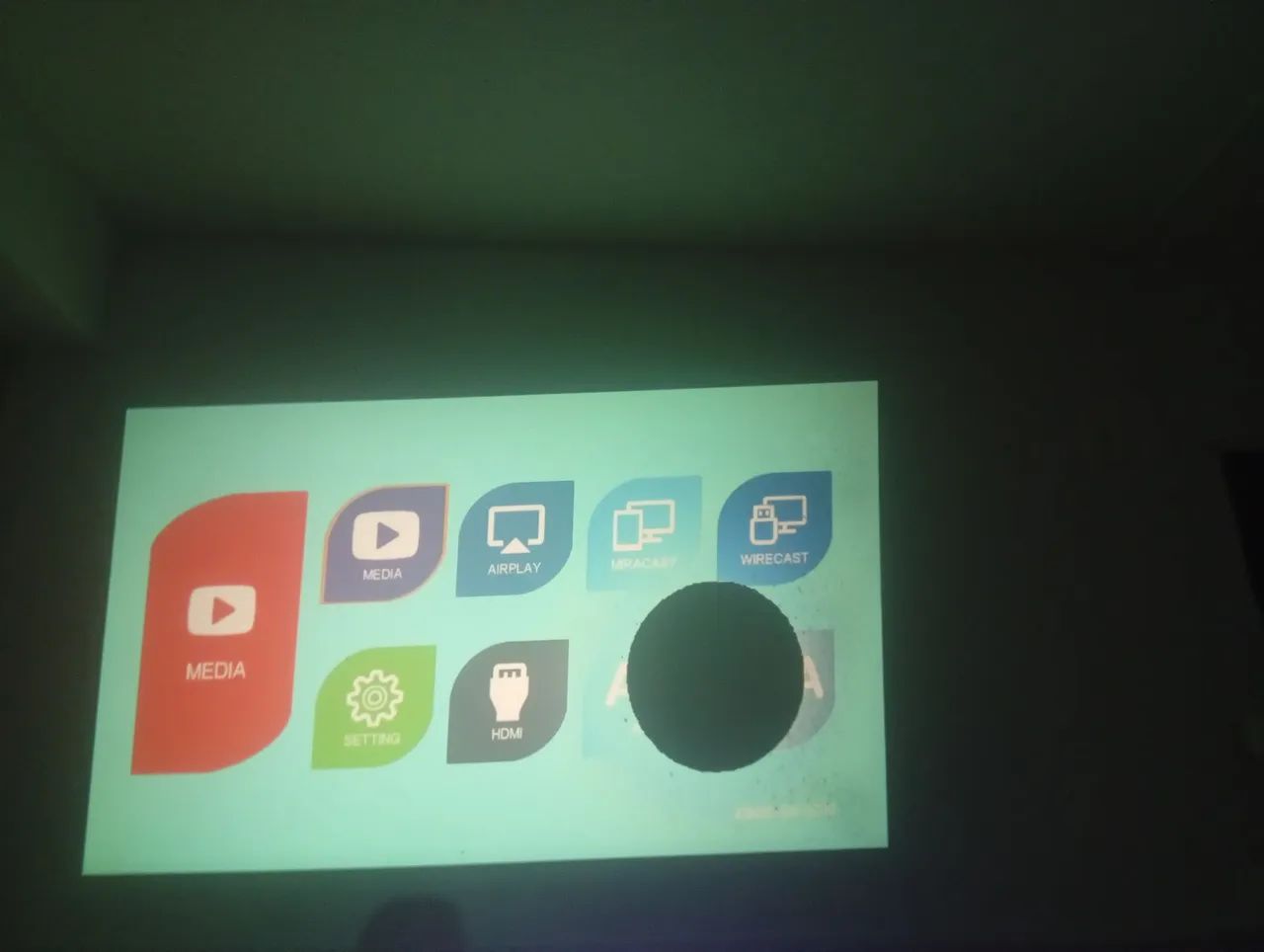 Projetor portátil Unic - leia o anúncio 