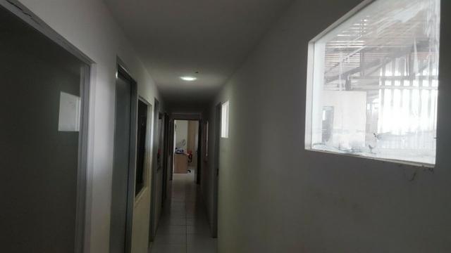 CÓD.:000-894 Excelente galpão escriturado medindo 800 m², na Av. Contorno R$ 1,5 - Foto 2