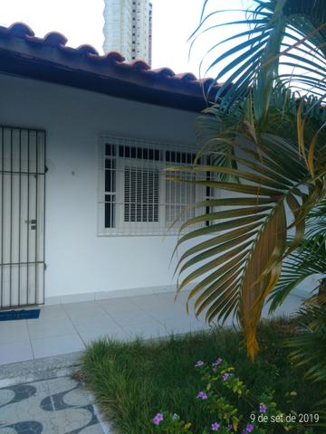 Vendo bela casa localizada em Ponta Negra