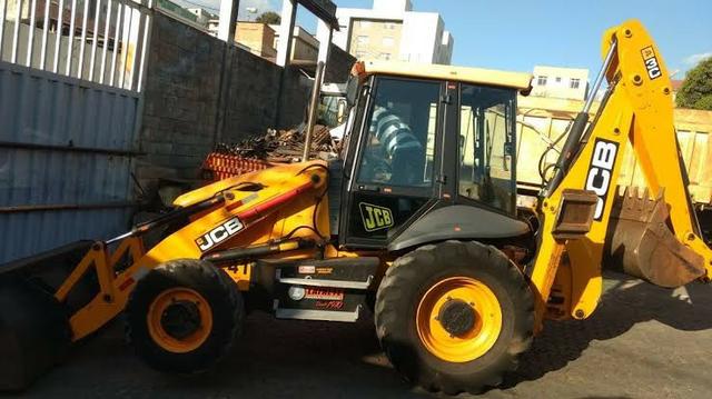 Retroescavadeira JCB