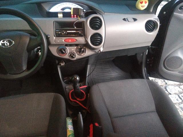 Toyota Etios X 1.3 Hatch 2013 - Foto 14