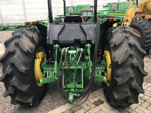Trator JD 5705 com concha - Foto 5