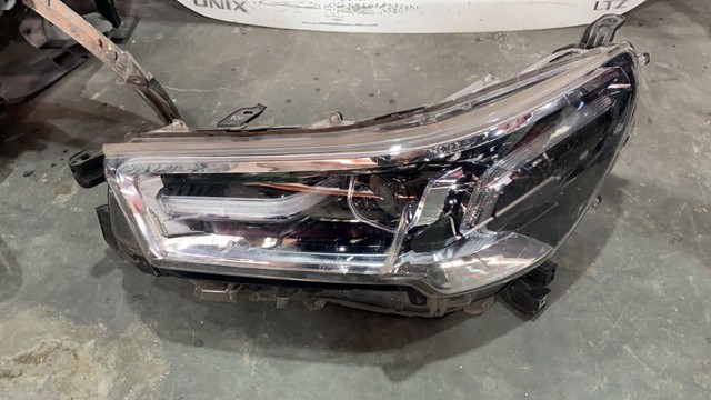 Farol Hilux nova 