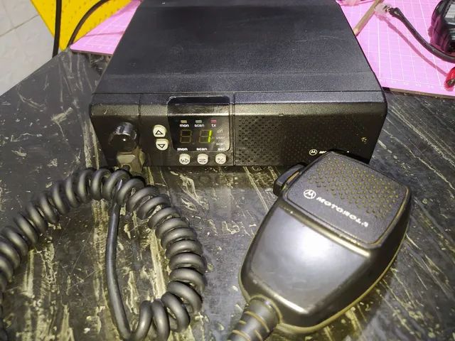 Talkie-walkie Motorola GP300 UHF 400-470 MHz – Portable Avec Antenne Et Batterie – Occasion