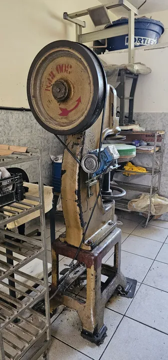 Prensa balancim corta couro borracha e.v.a.