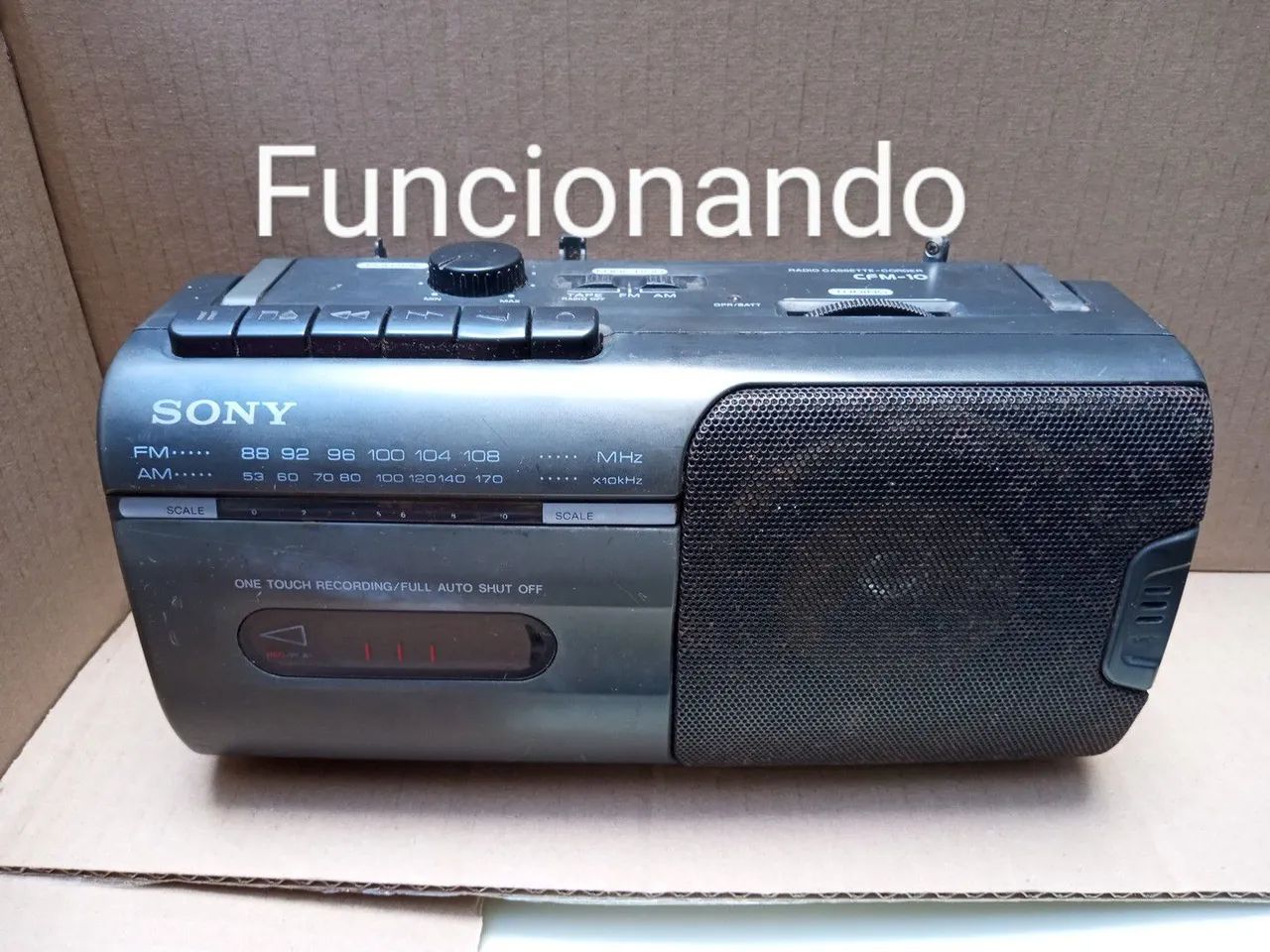 Rádio gravador antigo Sony CFM 10