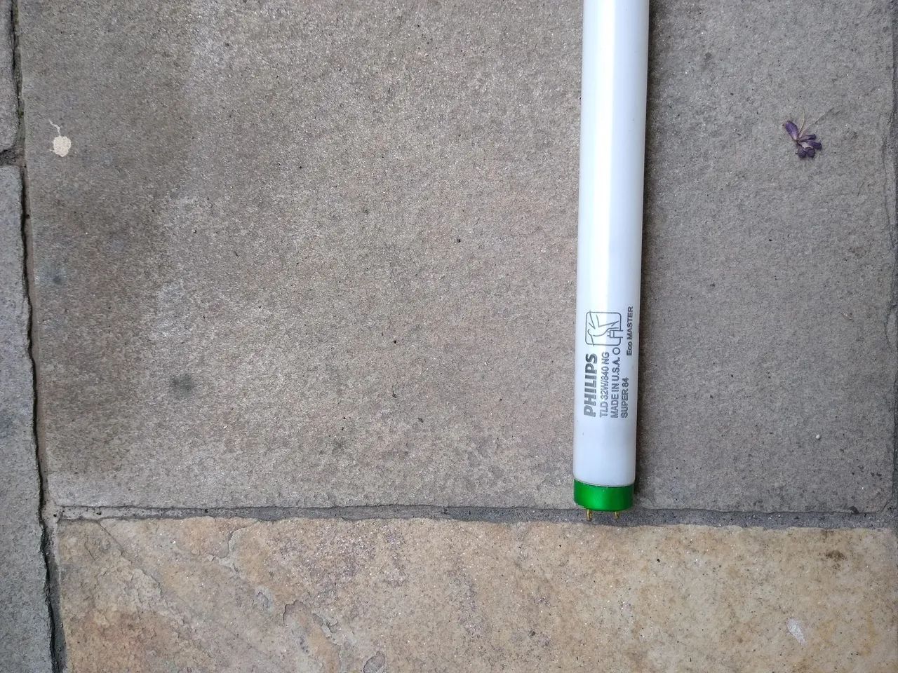 2 lâmpadas Philips fluorescentes