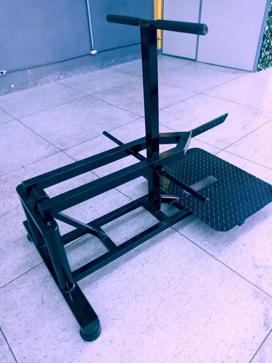 Agachamento sumô (Belt squat) - Foto 3