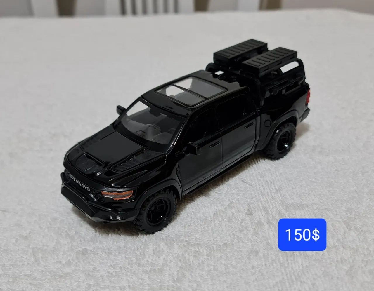 Carrinho miniatura Dodge Ram Mamute