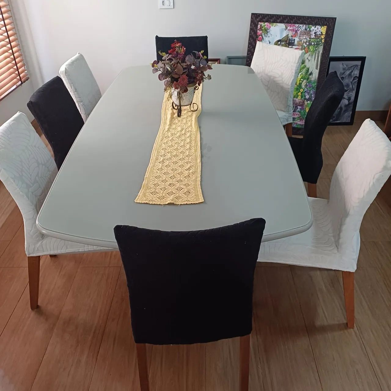 Mesa de jantar 8 cadeiras 