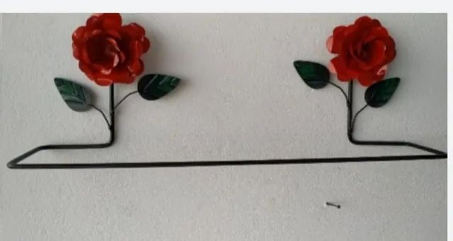 Toalheiro com rosas 