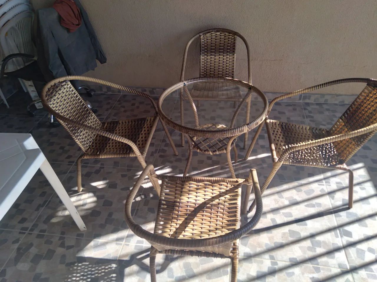 Conjunto decadeiras e mesa. - Foto 3