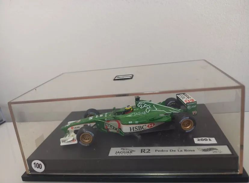 Miniatura Formula 1 Jaguar Ford R2/Pedro De La Rosa 2001