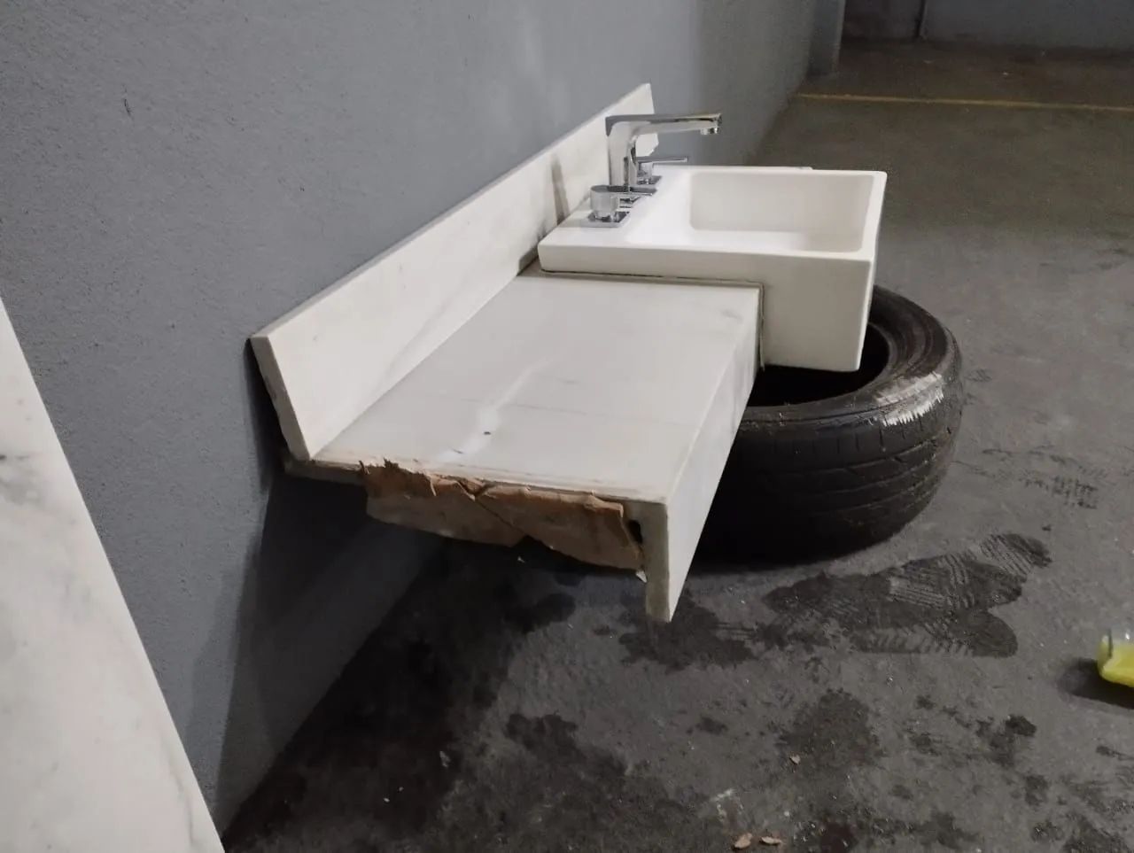 Bancada 1.11x 36 Granito Cuba 42x42 Deca  - Foto 3