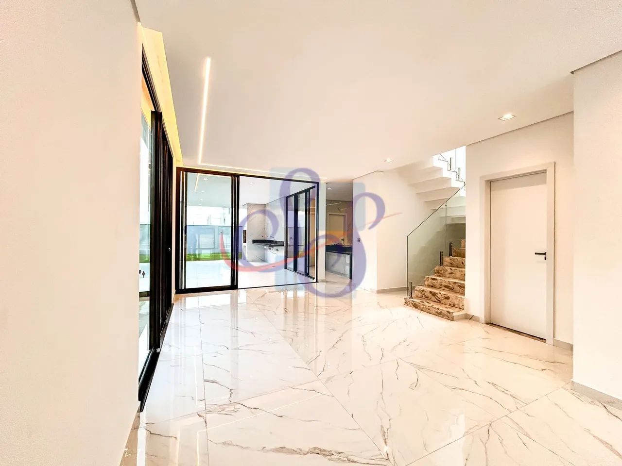 Casa de alto padrão com 5 suítes na Cidade Alpha - Foto 3