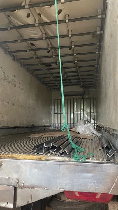 Baú frio truck (frigorífico) gancheiro (leia o anúncio) - Foto 6