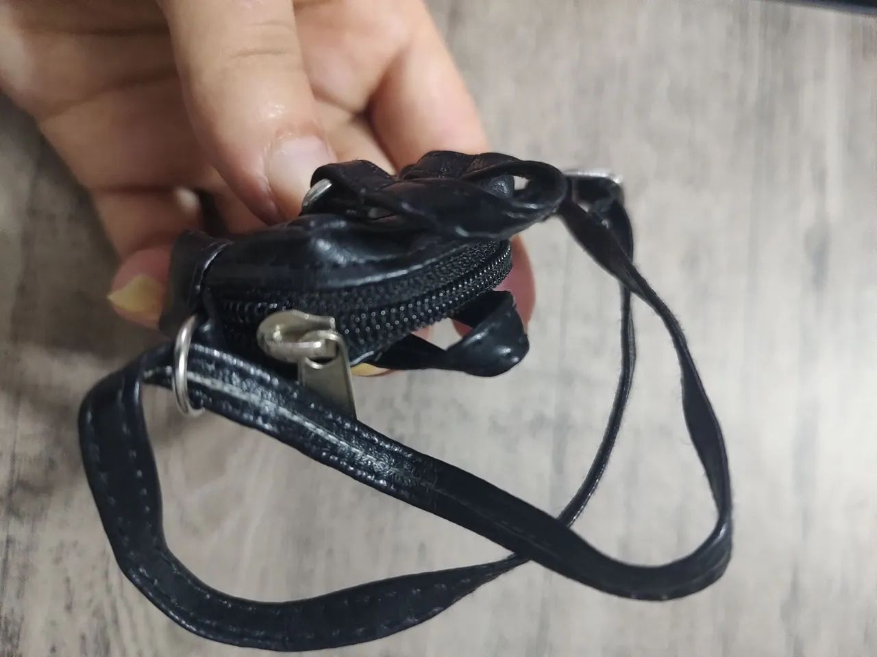 Mini mochila de couro preta para boneca Barbie  - Foto 3