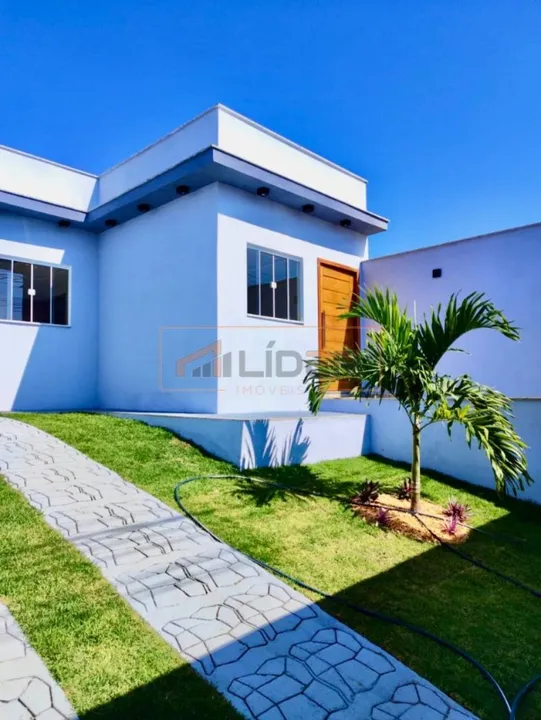 Casa Linear com 01 Suíte + 01 Quarto no Recanto da Lagoa