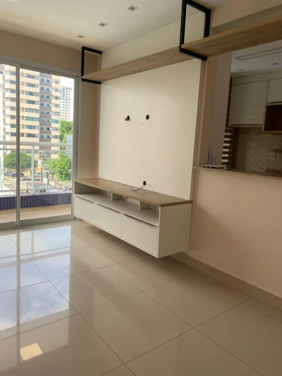 Cond Everest 2 quartos semi mobiliado