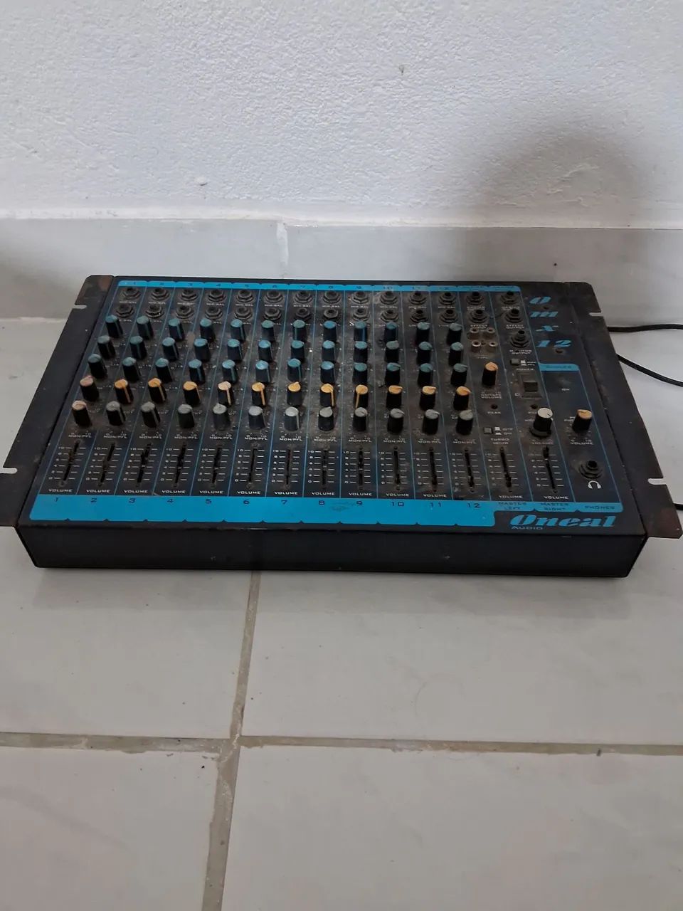 Vendo mesa de som em ótimo estado de marca Oneal - Foto 3