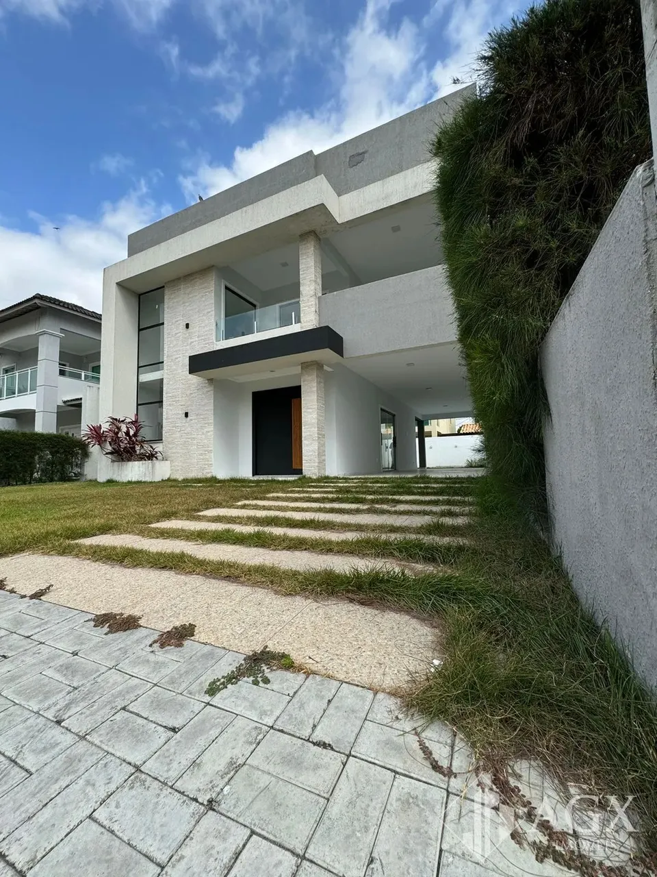 CASA DUPLEX COM CONCEITO ABERTO A VENDA NO CONDOMÍNIO JARDINS DA SERRA - LUZARDO VIANA - M