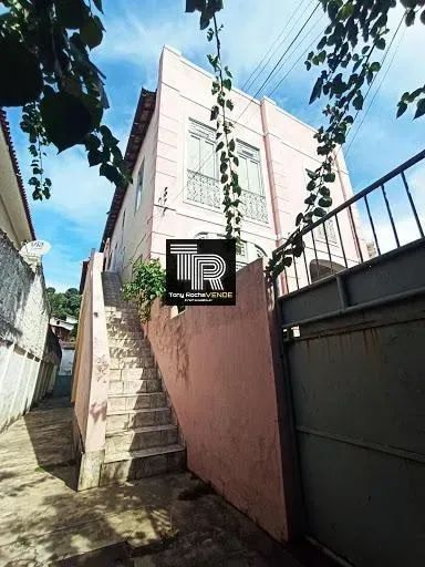Casa para Venda em Niterói, São Domingos, 13 dormitórios, 3 suítes, 5 banheiros, 1 vaga