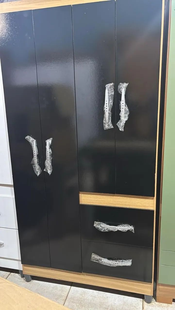 Guarda-Roupa 4Portas Preto