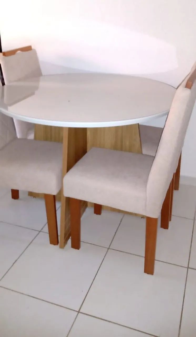 VENDE-SE MESA COM 4 CADEIRAS - Foto 4