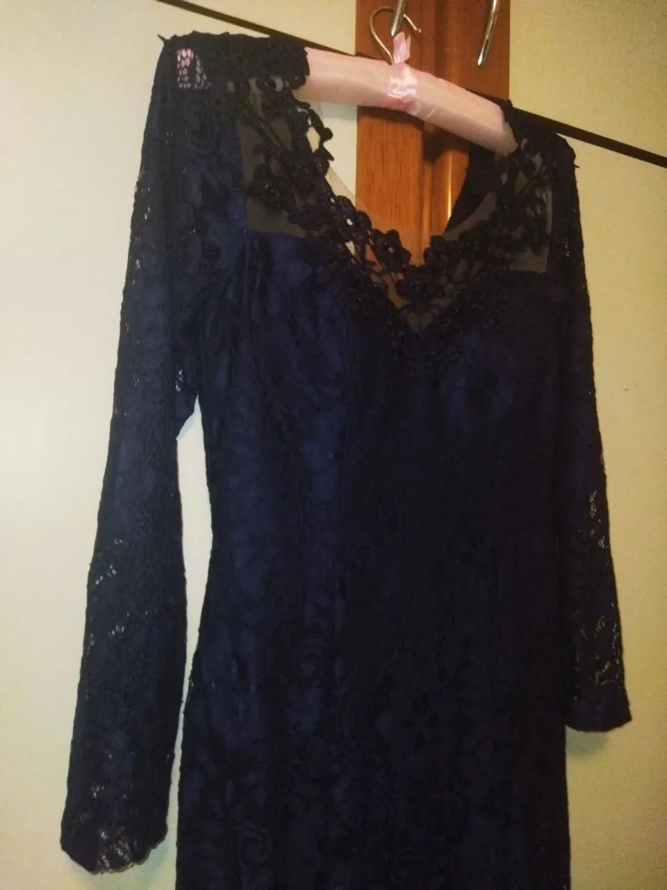 Vestido de renda azul escuro