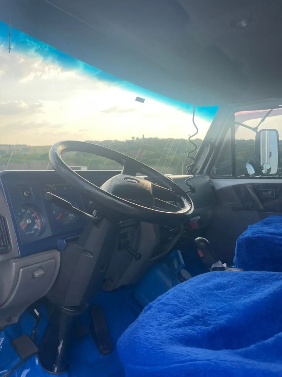 VW -17.210 WORKER TRUCK 6X2 BAÚ -ANO 2001 - Foto 14