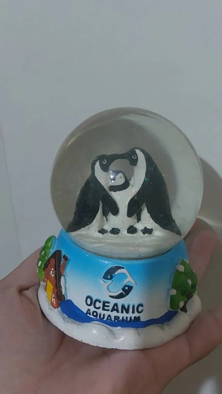 Globo de neve com pinguins Oceanic Aquarium