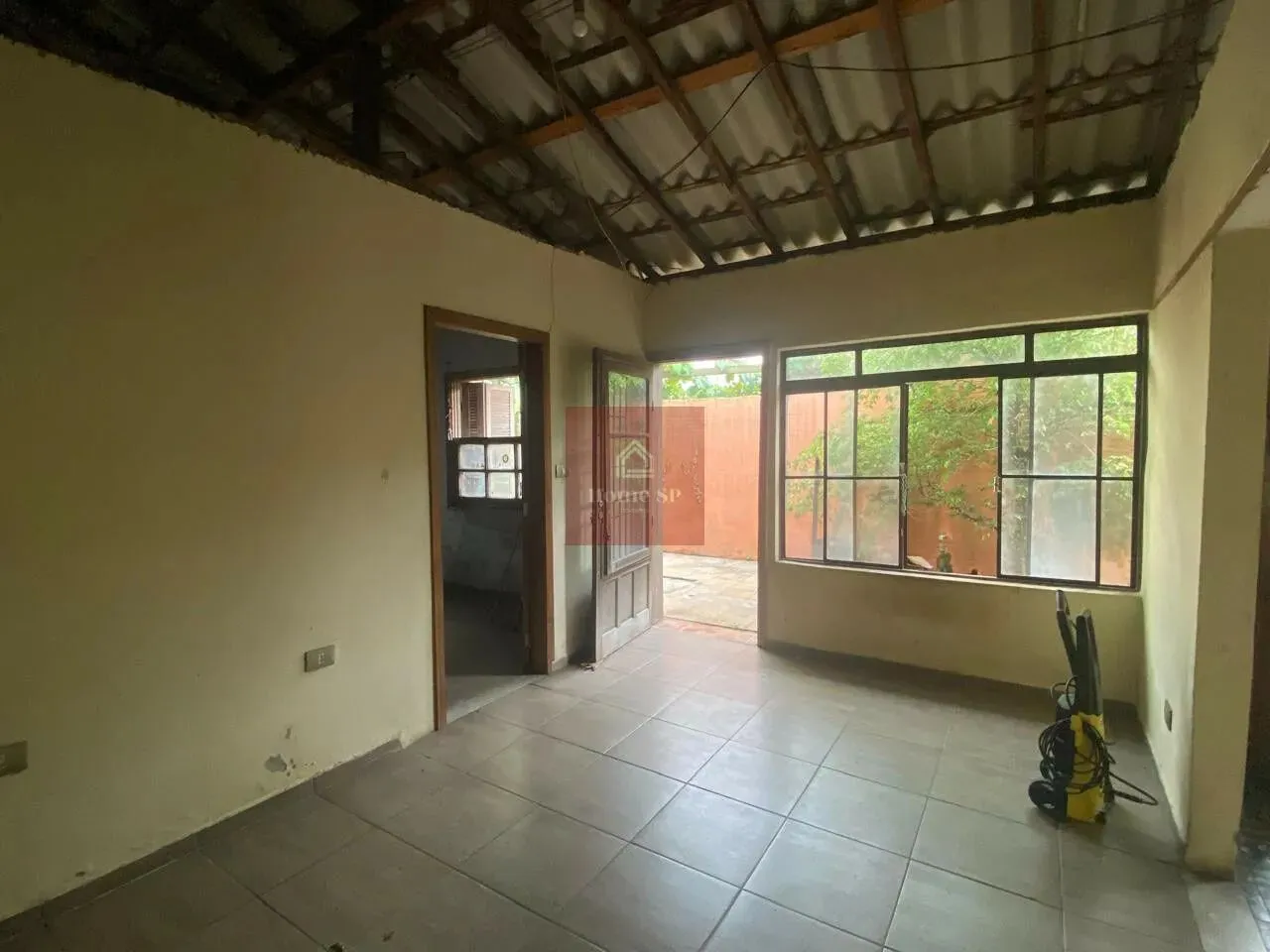 Casa de vila a venda no Planalto Paulista.