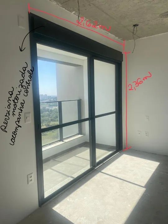 Porta balcão aluminio com veneziana automatica