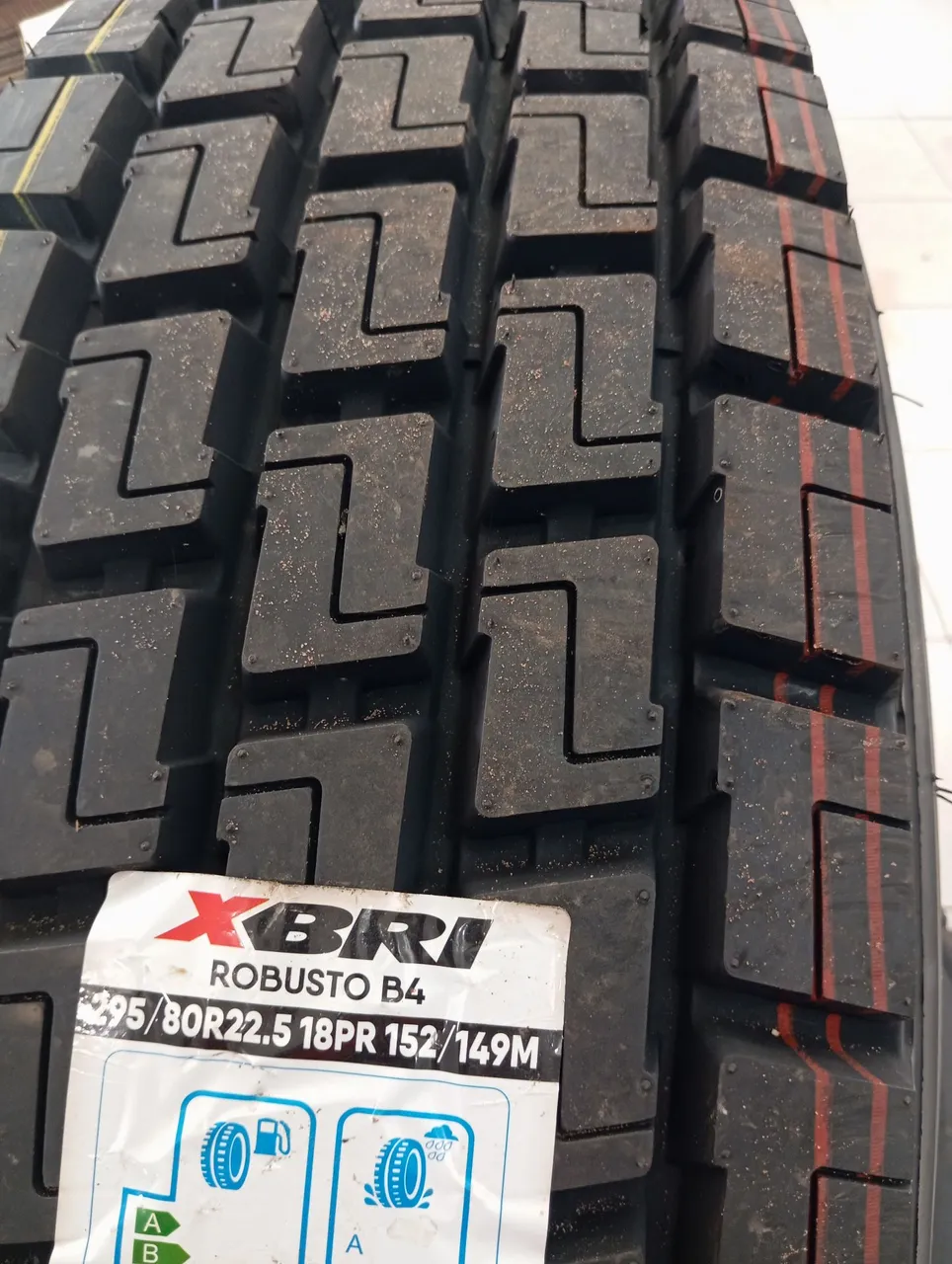 Pneus XBRI robusto b4 295 borrachudos e liso