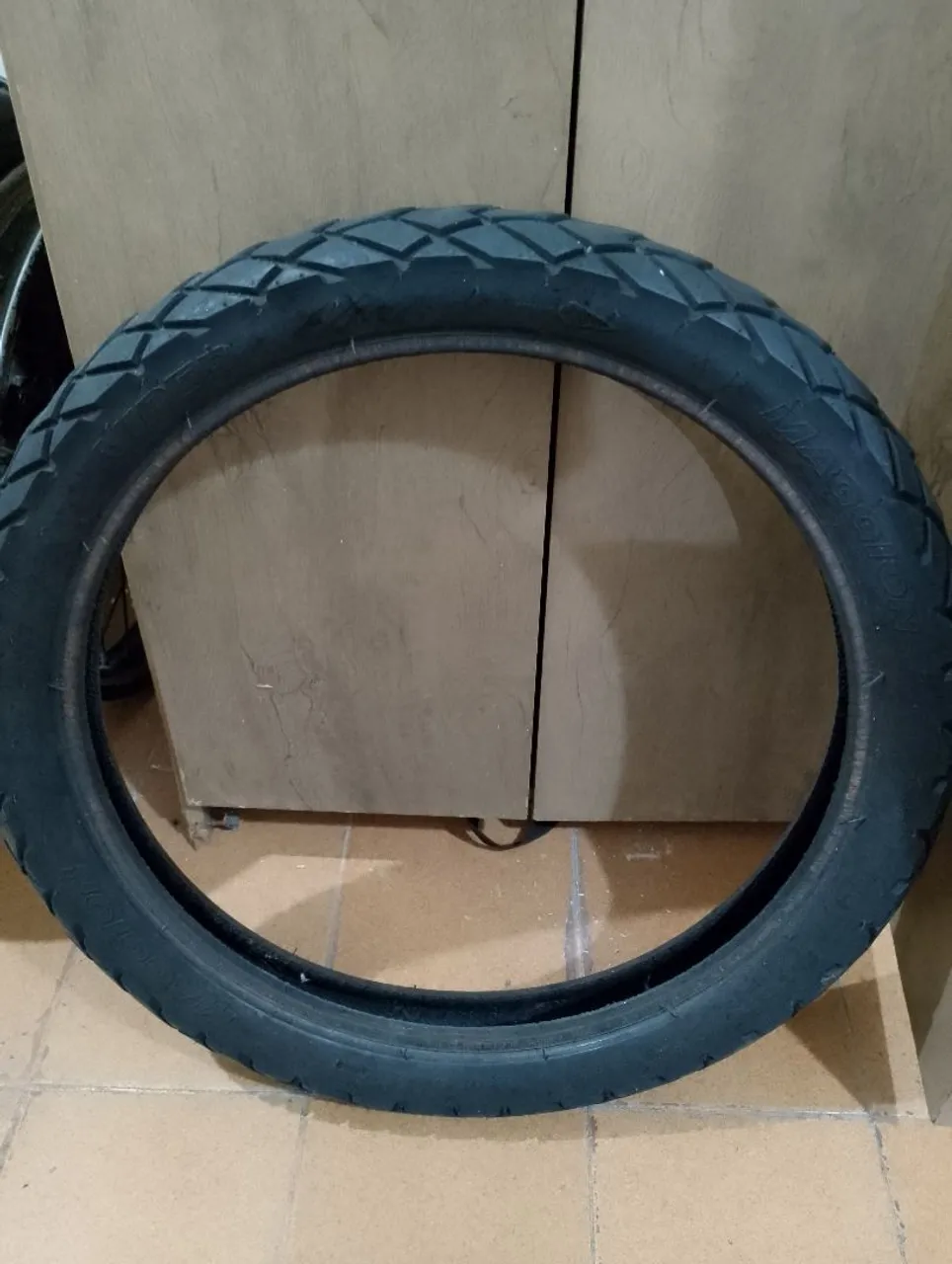 Pneu dianteiro para Bros 90-90-19