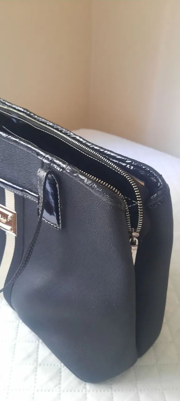 Bolsa CORELLO de couro preto com detalhes em dourado - Foto 4