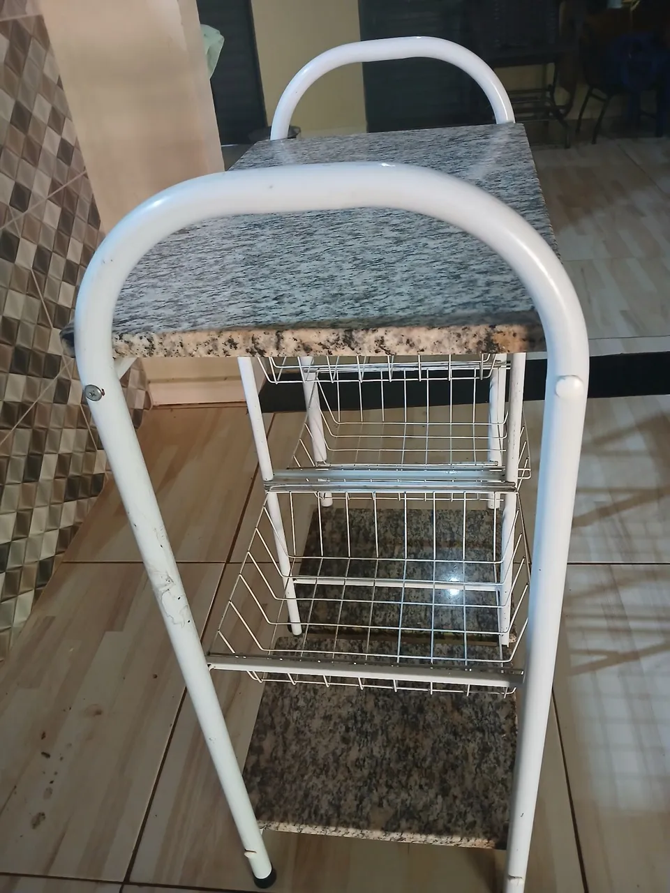 Fruteira com mesa de mármore 77