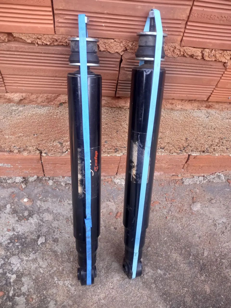 Vendo par de amortecedor traseiro da Edge coofap  - Foto 2