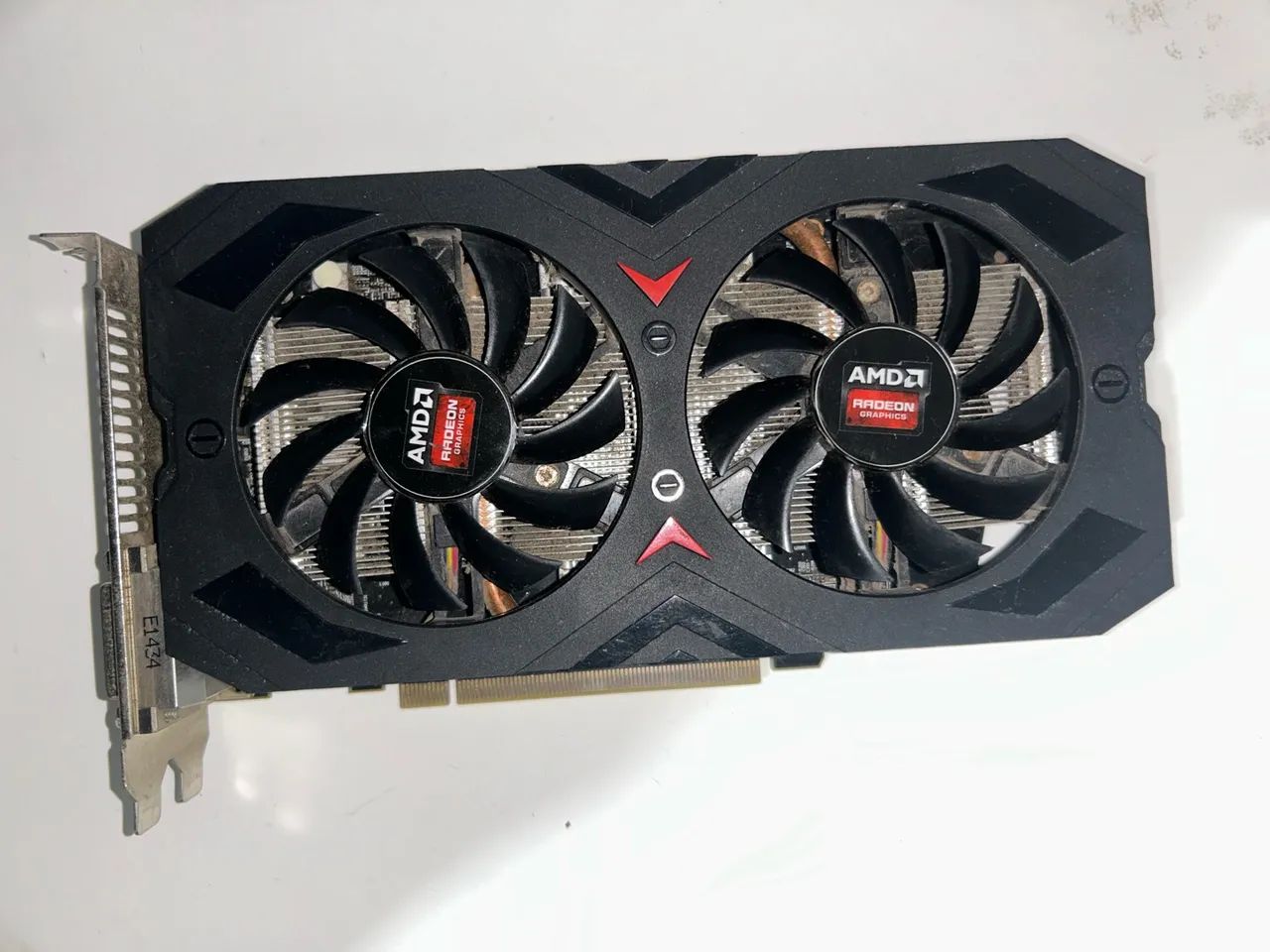 Placa de Vídeo AMD Radeon R7 240