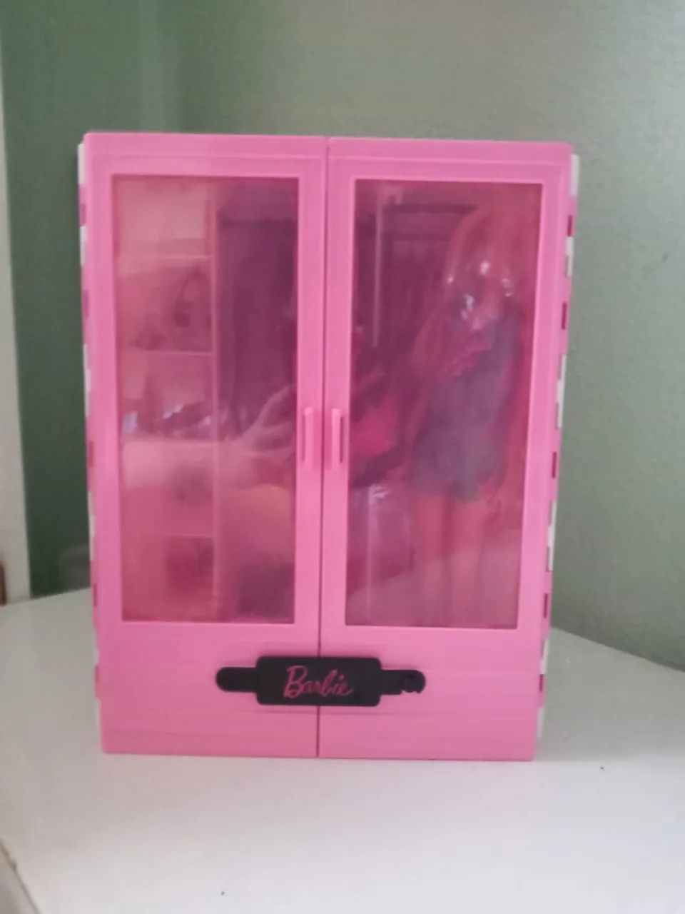 Barbie com guarda roupa