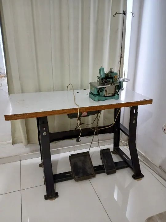 Máquina overloque chinesinha butterfly usada