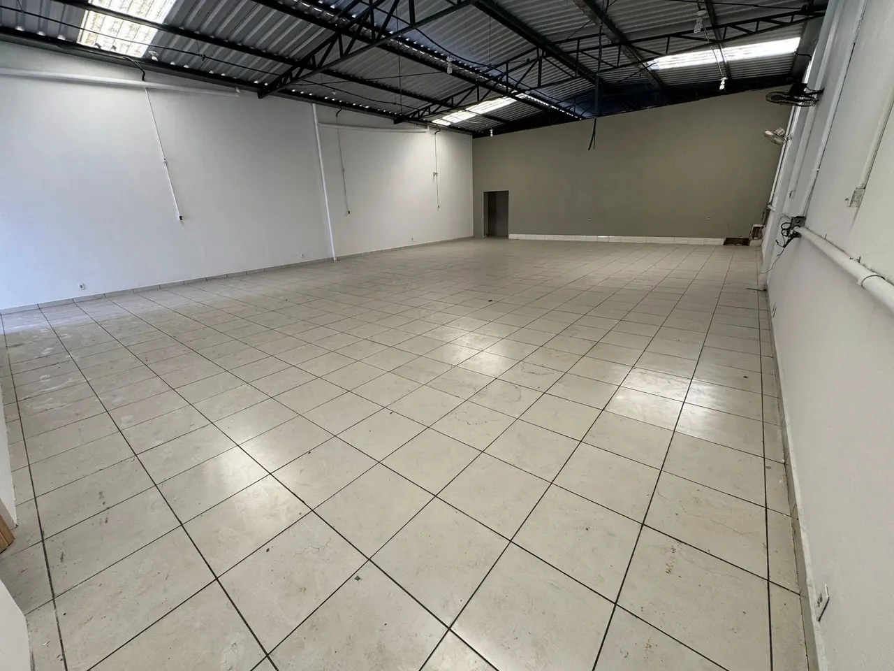 Galpão/Depósito/Armazém venda ou aluguel, 360 m² por R$ 8.500,00
