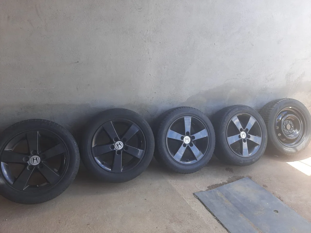 Jogo de rodas Honda Aro 16 com pneus + estepe
