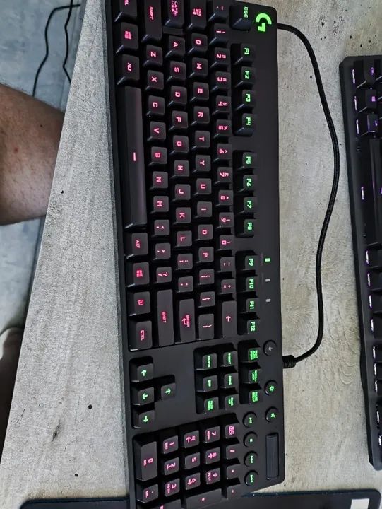 Teclado Mecânico Gamer Logitech G810 Orion Spectrum