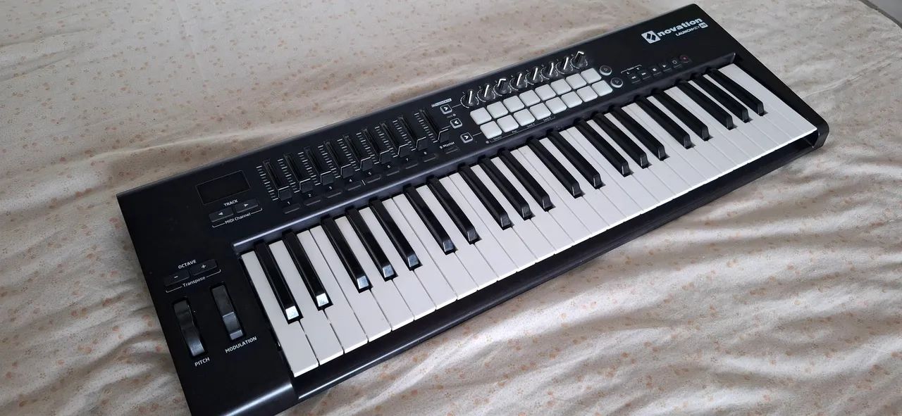 Teclado Controlador Novation Launchkey 49 - Foto 5
