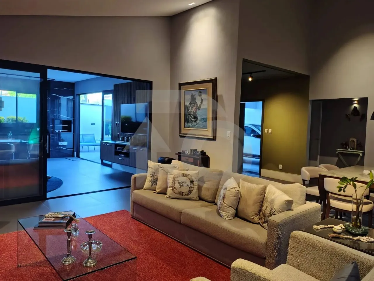 Casa Espaçosa com Armários Planejados, Jardim e Varanda no Aeroporto