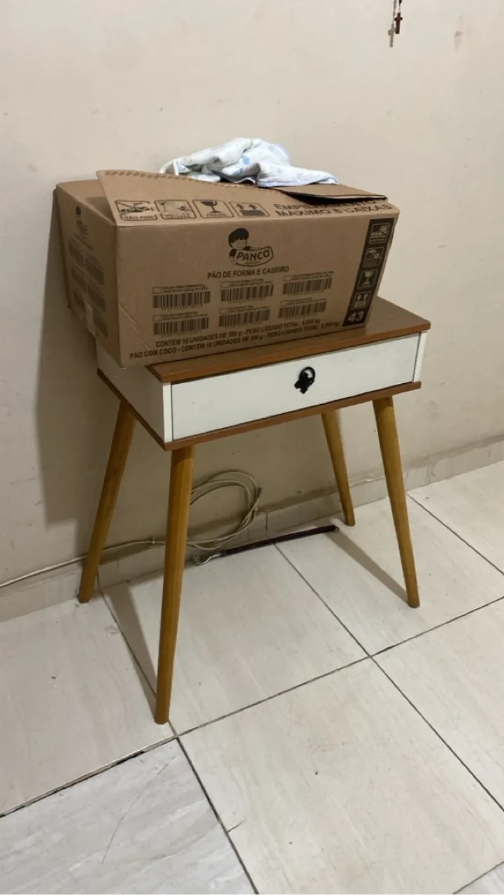 Mesa de Canto Retro com Gaveta